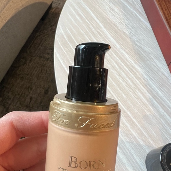 Too Faced Born This Way Foundation - Porcelain - Picture 3 of 3